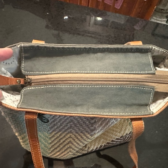 Myra Bag Tote - Picture 4 of 7